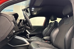 oranssi Audi Q2 2018 kuva 15.