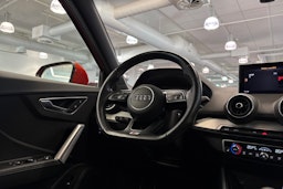 oranssi Audi Q2 2018 kuva 16.