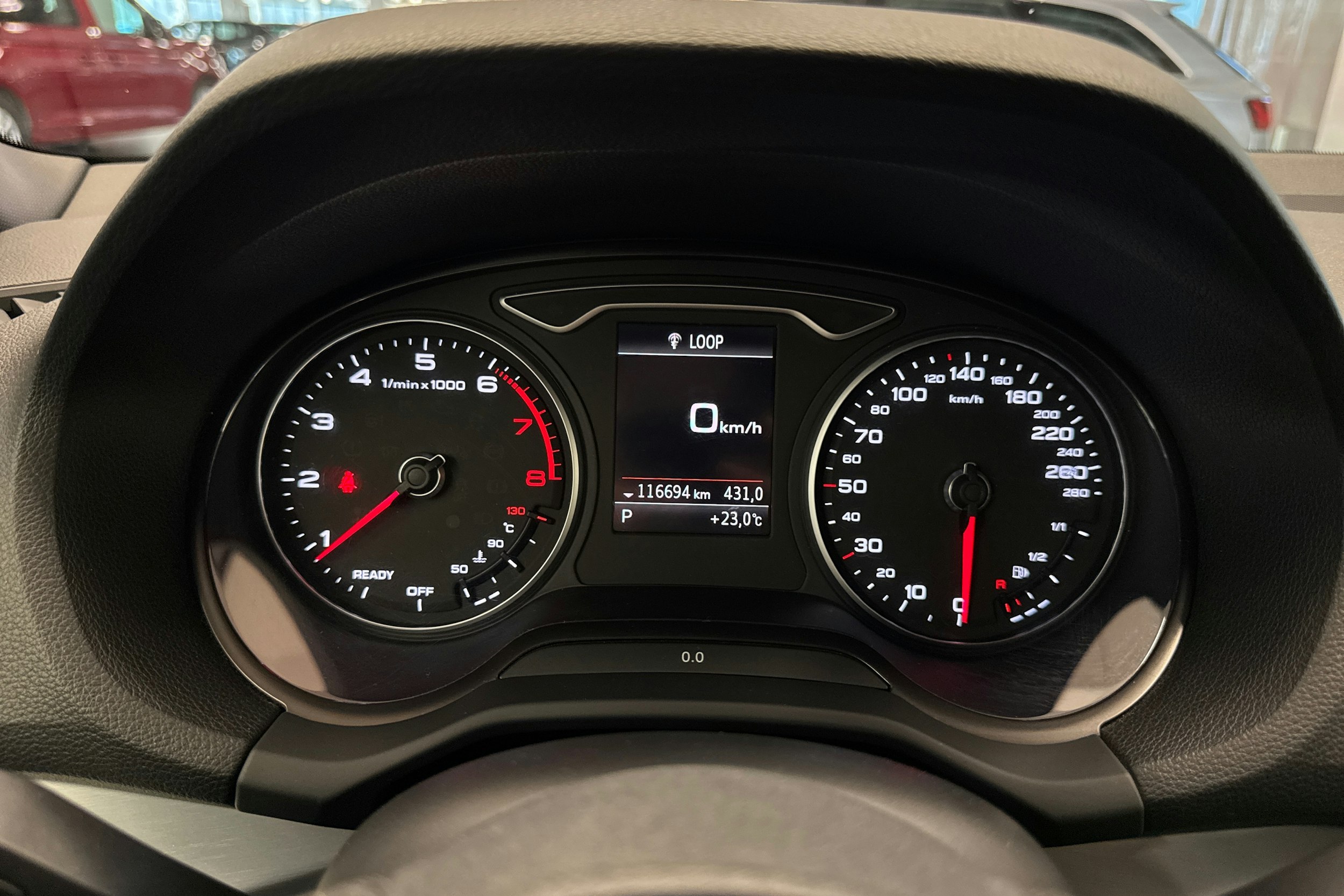 oranssi Audi Q2 2018 kuva 18.