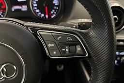 oranssi Audi Q2 2018 kuva 20.