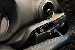 oranssi Audi Q2 2018 kuva 24.