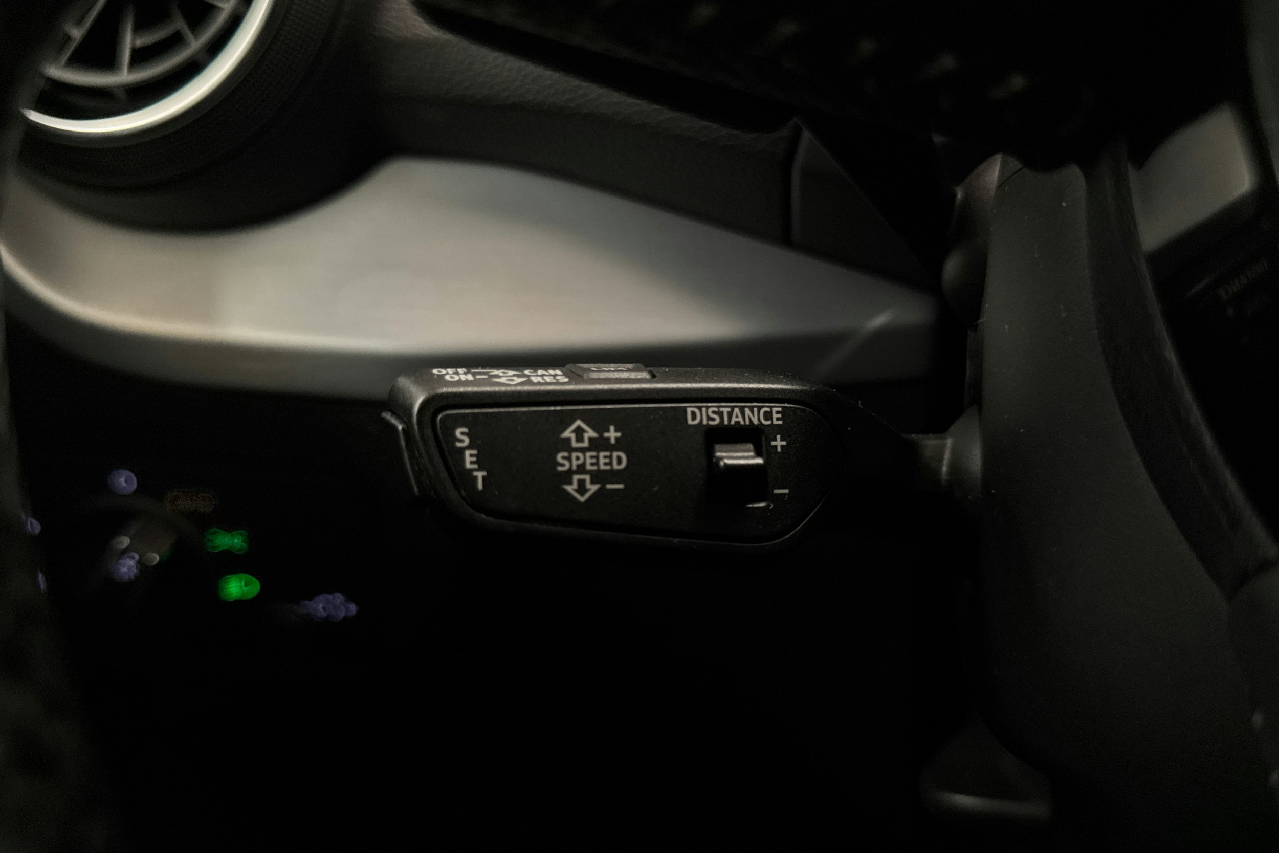 oranssi Audi Q2 2018 kuva 25.