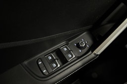oranssi Audi Q2 2018 kuva 26.