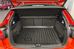 oranssi Audi Q2 2018 kuva 36.