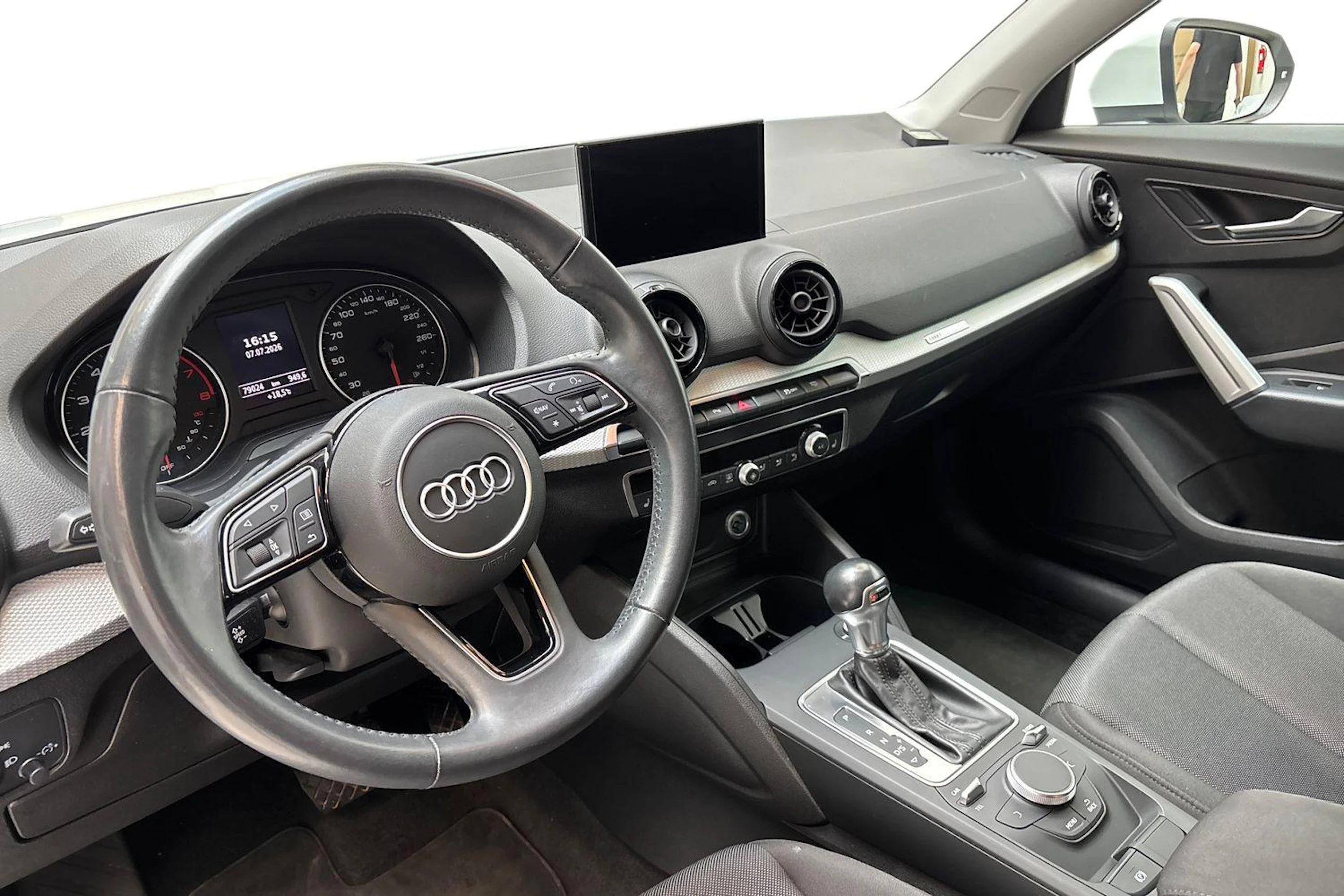 valkoinen Audi Q2 2018 kuva 6.