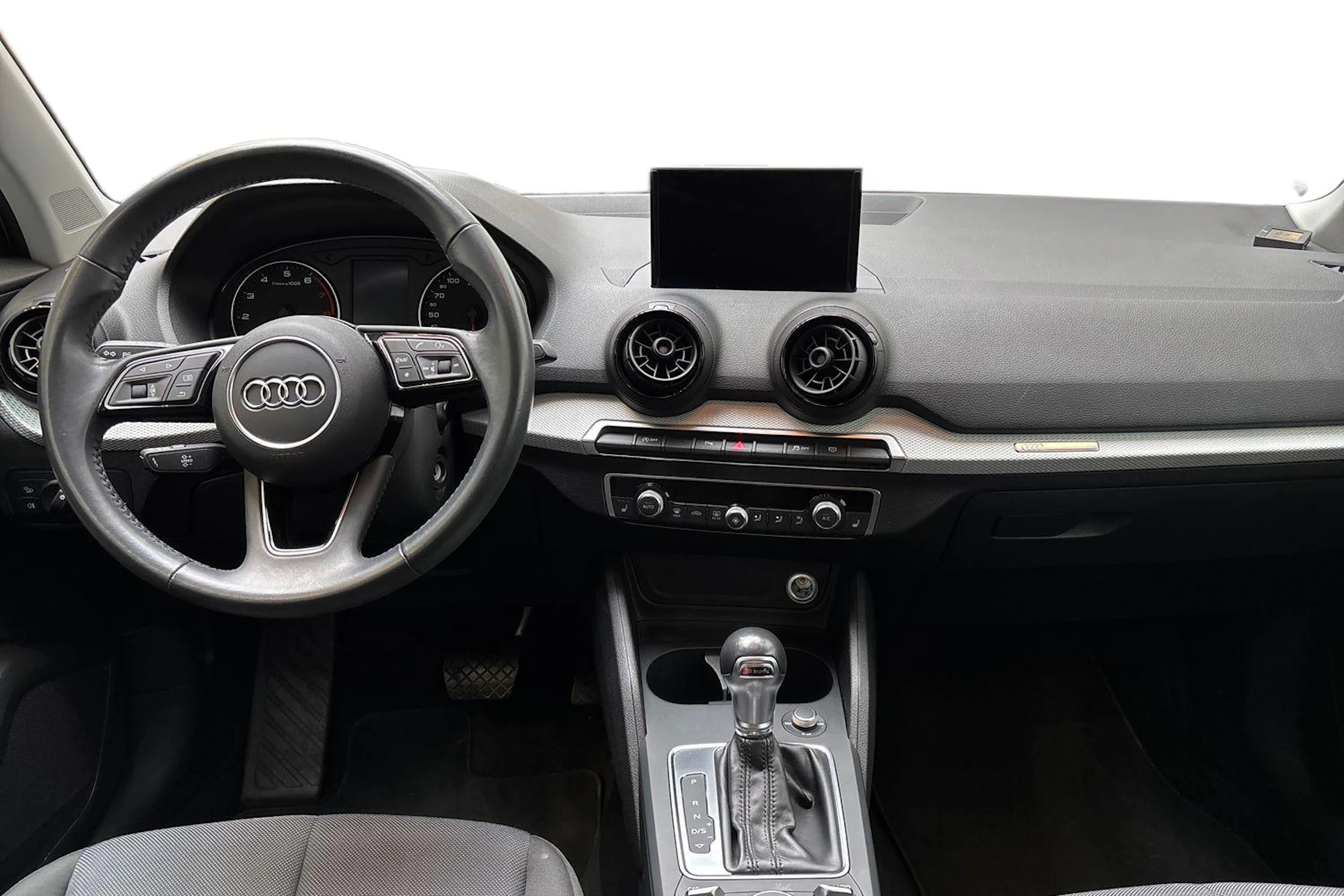 valkoinen Audi Q2 2018 kuva 7.