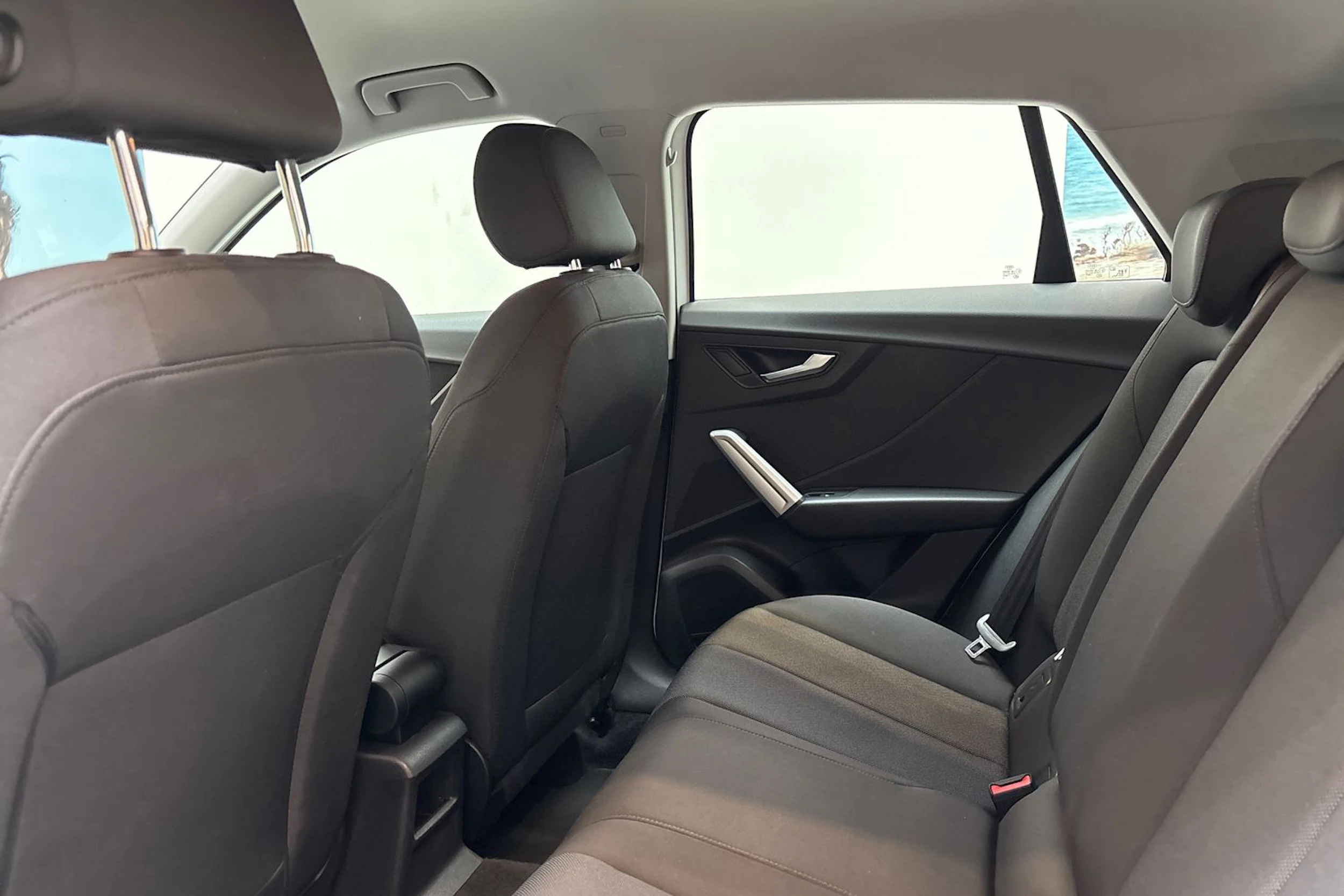 valkoinen Audi Q2 2018 kuva 13.