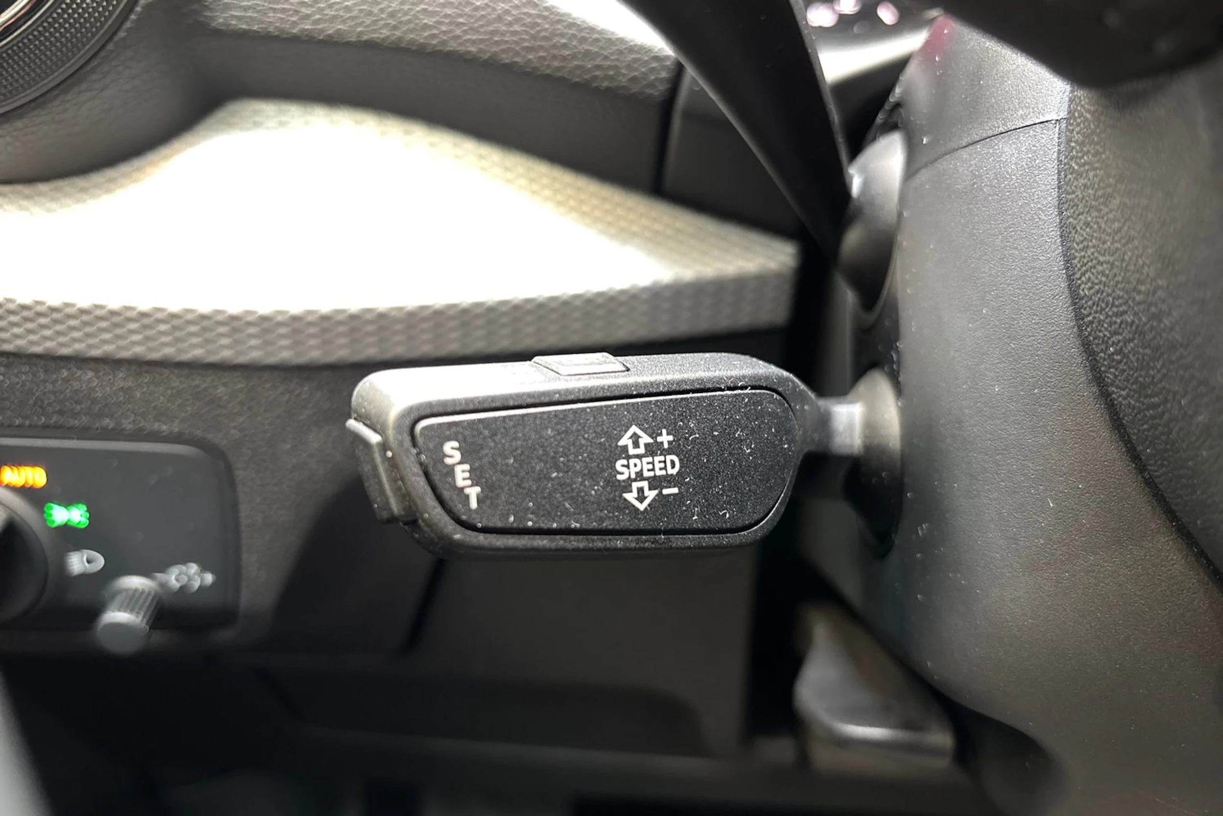 valkoinen Audi Q2 2018 kuva 18.