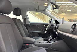 valkoinen Audi Q2 2018 kuva 22.