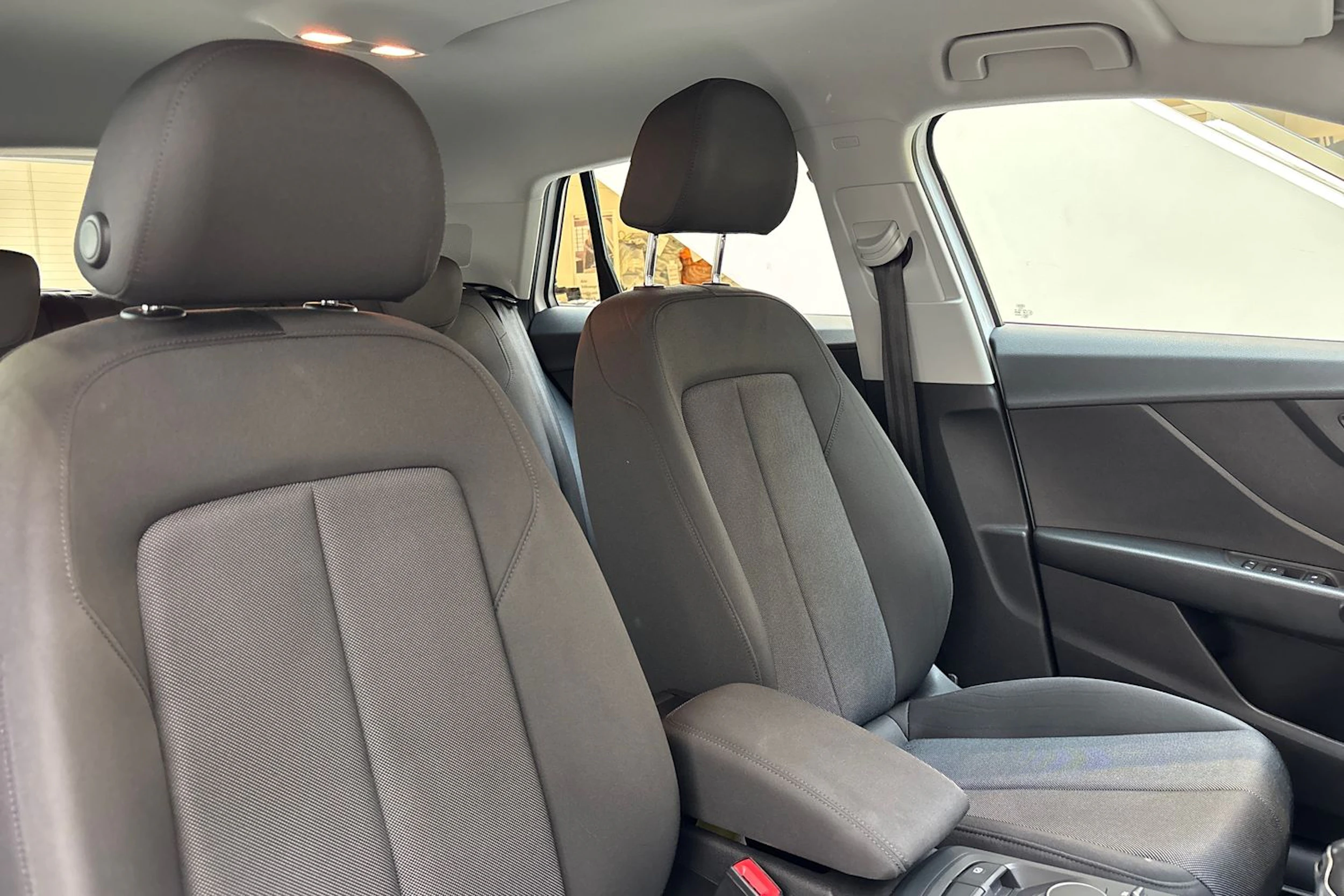 valkoinen Audi Q2 2018 kuva 23.