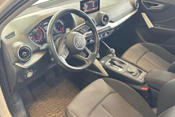 Valkoinen Audi Q2 2018 kuva 3.