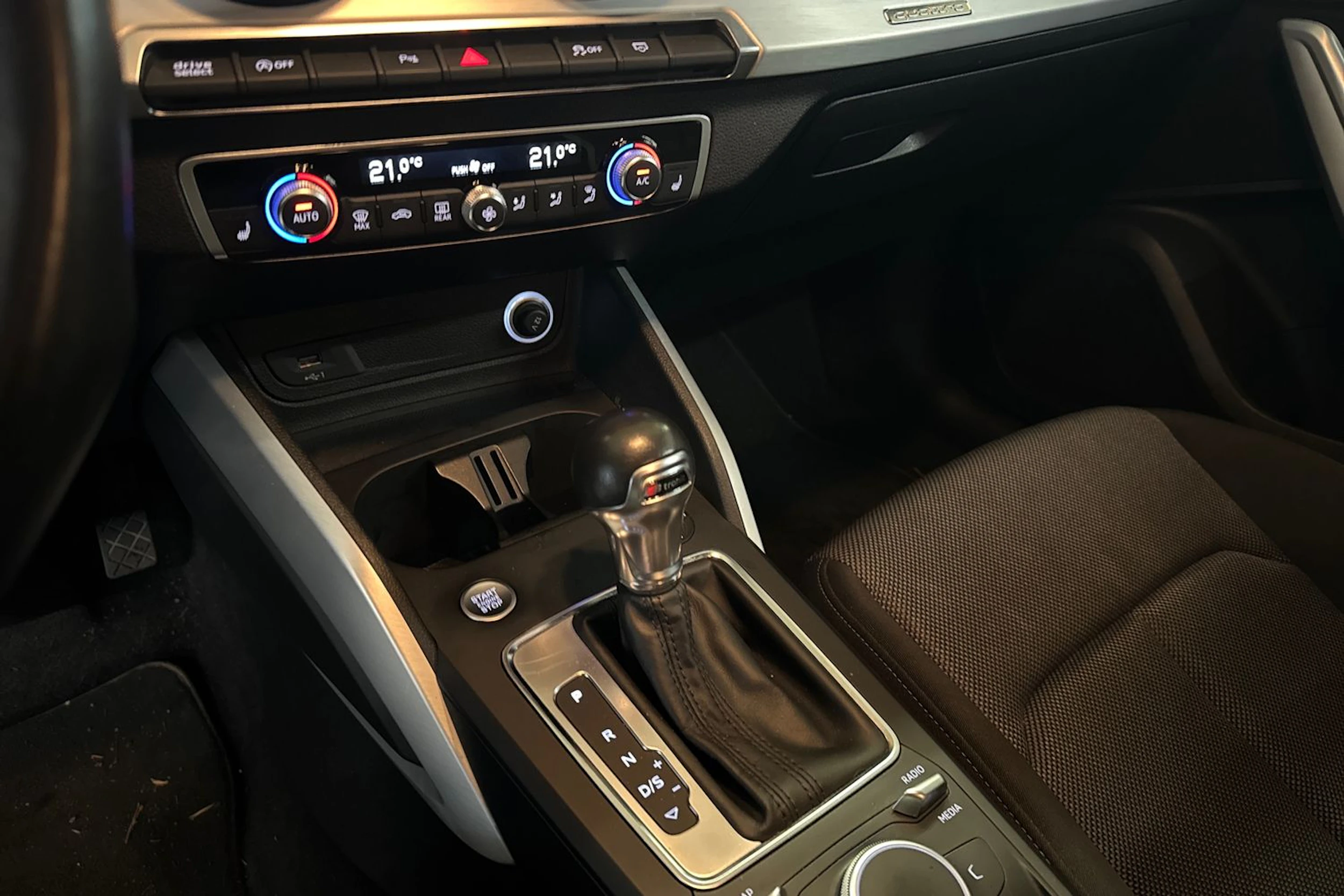 harmaa Audi Q2 2018 kuva 6.