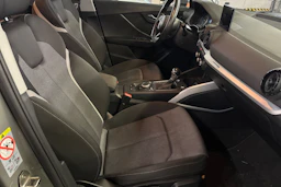 harmaa Audi Q2 2018 kuva 11.