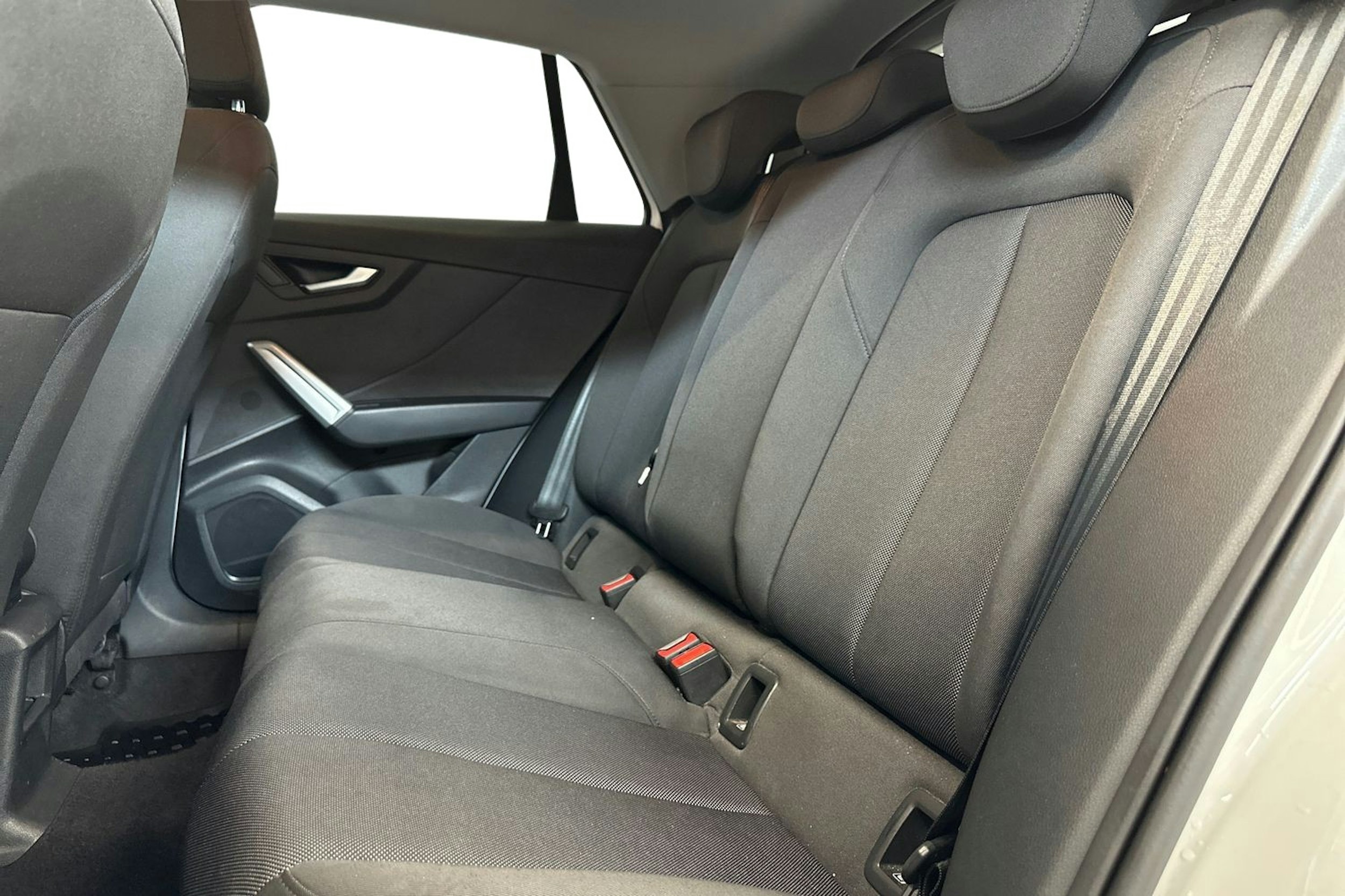 valkoinen Audi Q2 2018 kuva 7.