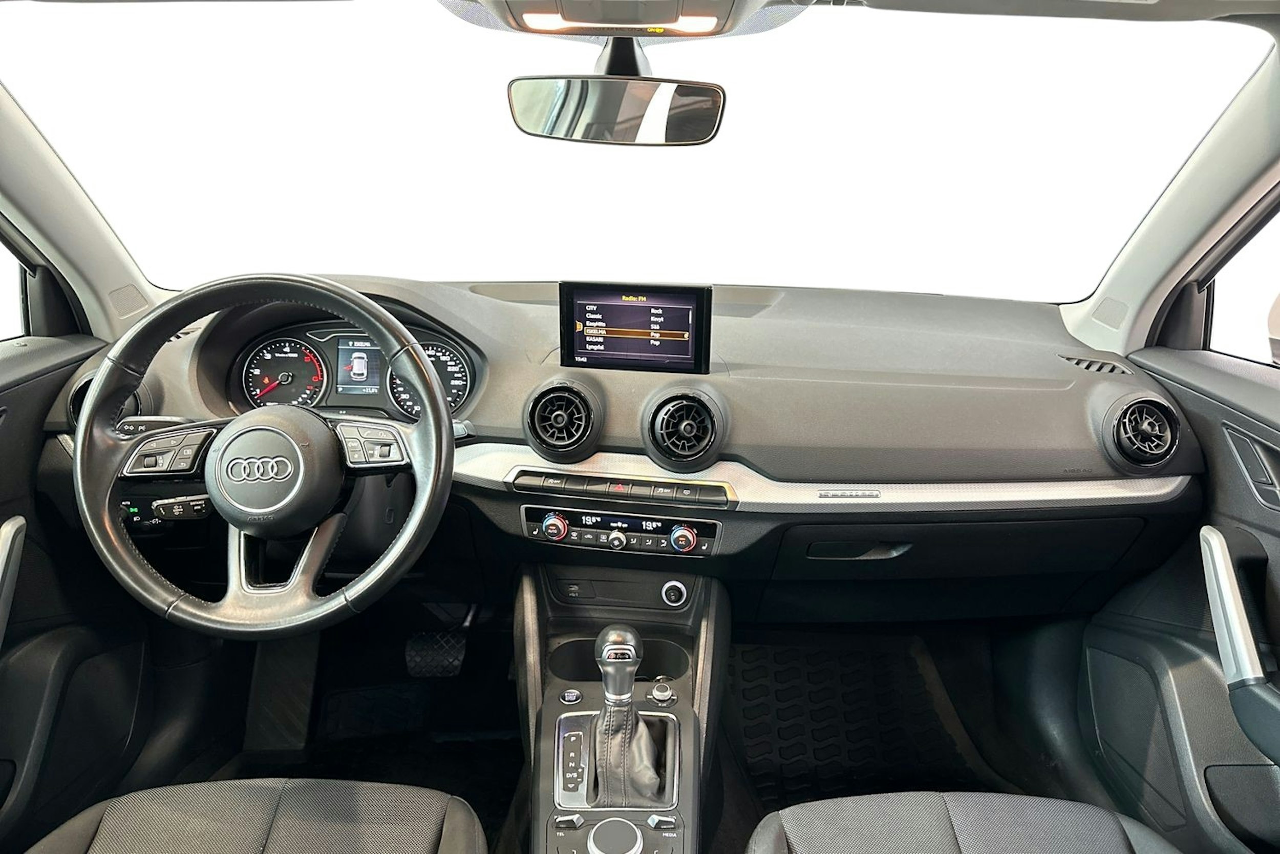 valkoinen Audi Q2 2018 kuva 10.