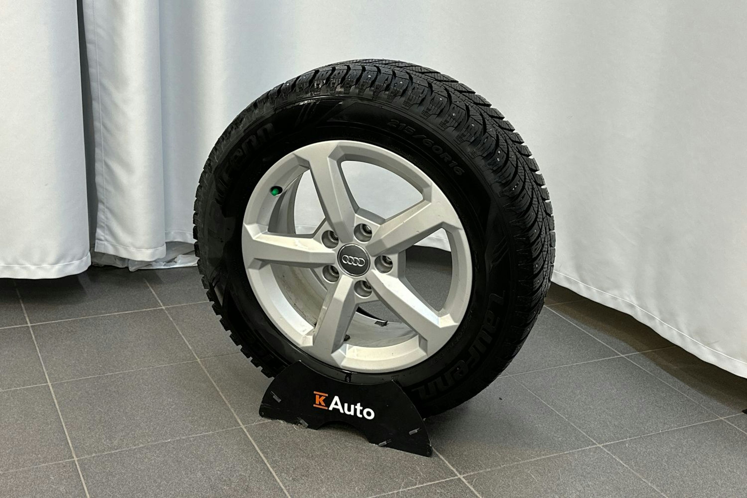 valkoinen Audi Q2 2018 kuva 14.