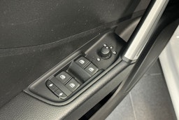 valkoinen Audi Q2 2018 kuva 16.