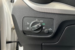 valkoinen Audi Q2 2018 kuva 17.