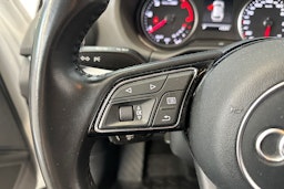 valkoinen Audi Q2 2018 kuva 18.