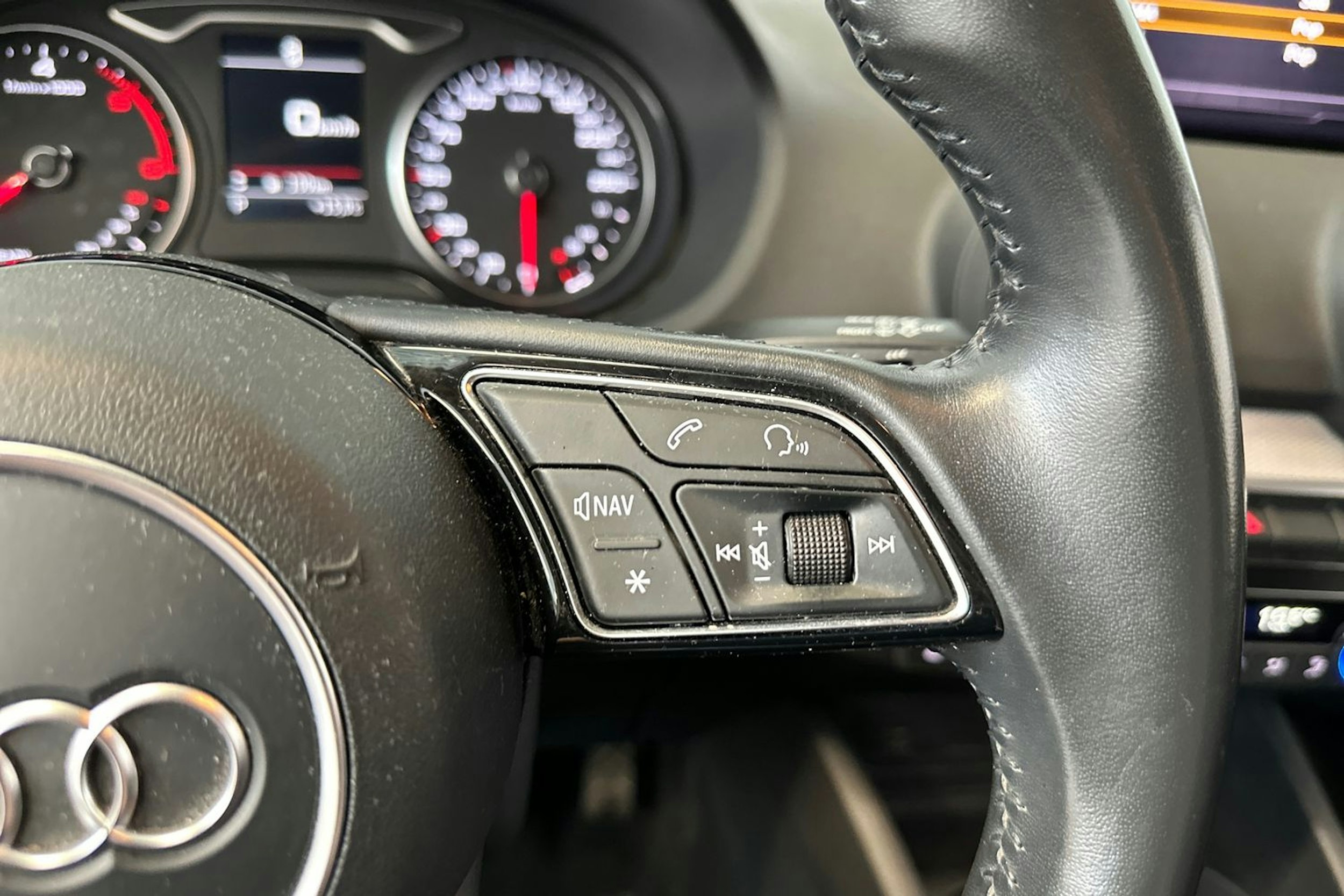 valkoinen Audi Q2 2018 kuva 19.