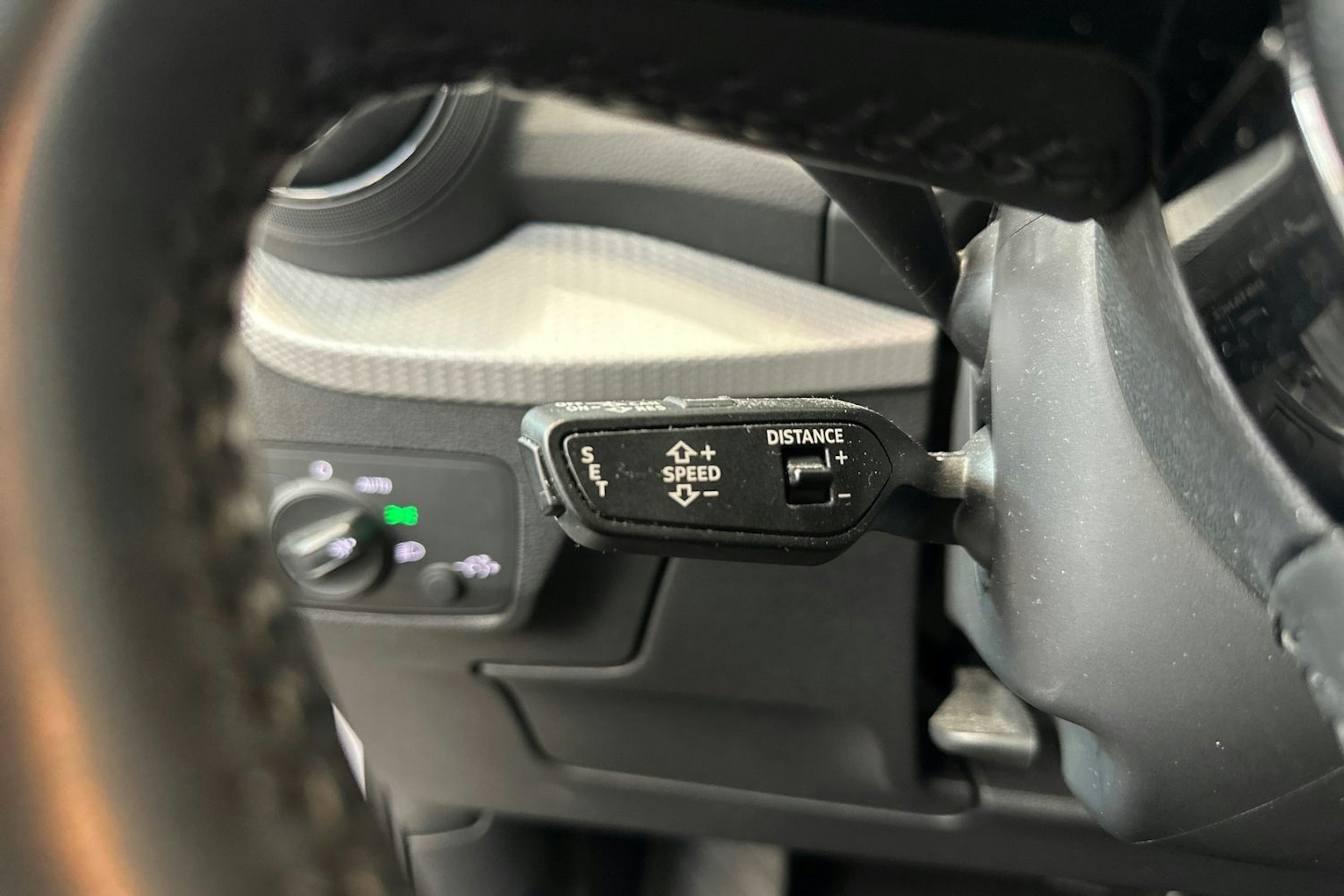 valkoinen Audi Q2 2018 kuva 20.