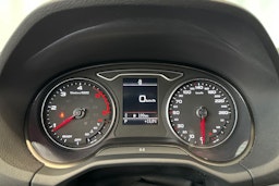 valkoinen Audi Q2 2018 kuva 21.