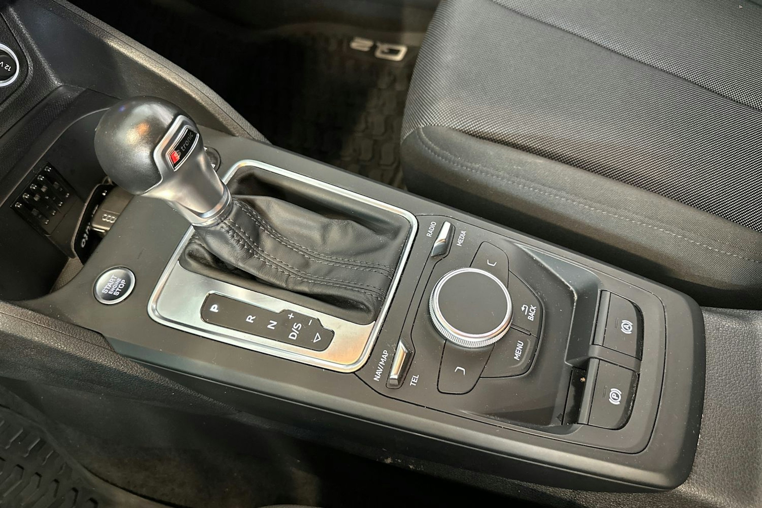 valkoinen Audi Q2 2018 kuva 22.