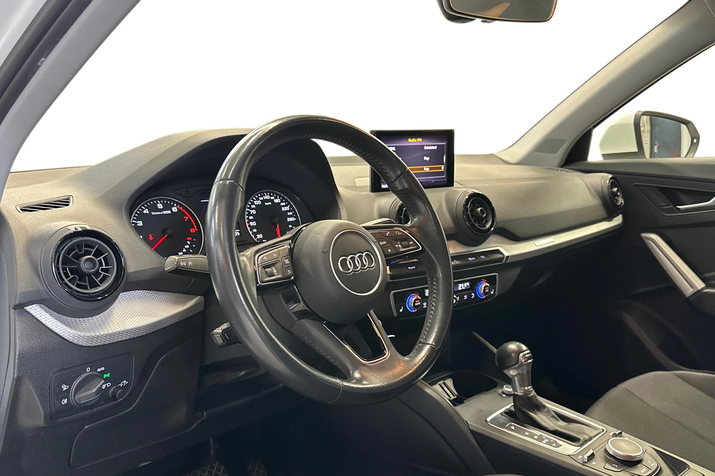 valkoinen Audi Q2 2018 kuva 3.