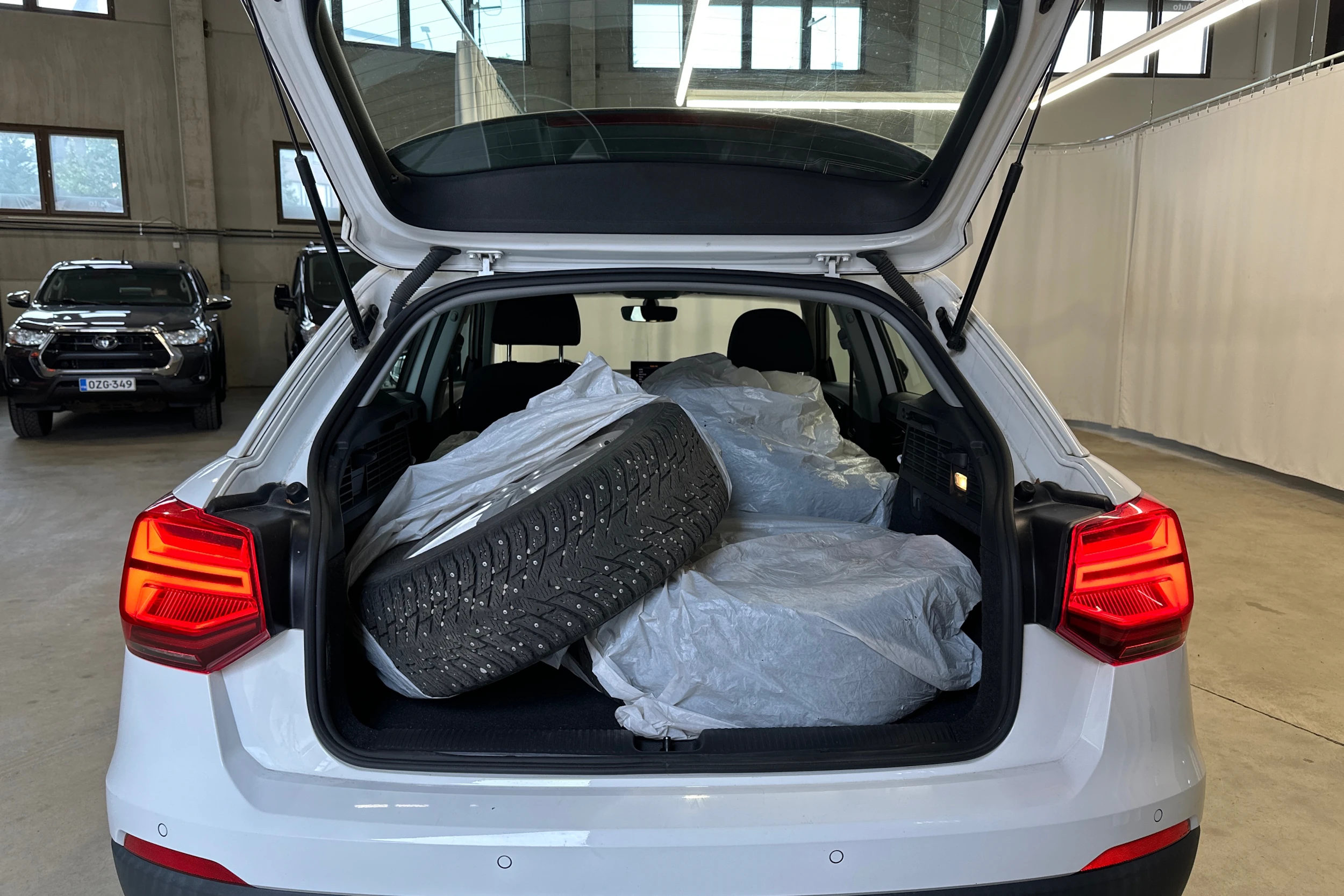 valkoinen Audi Q2 2018 kuva 4.