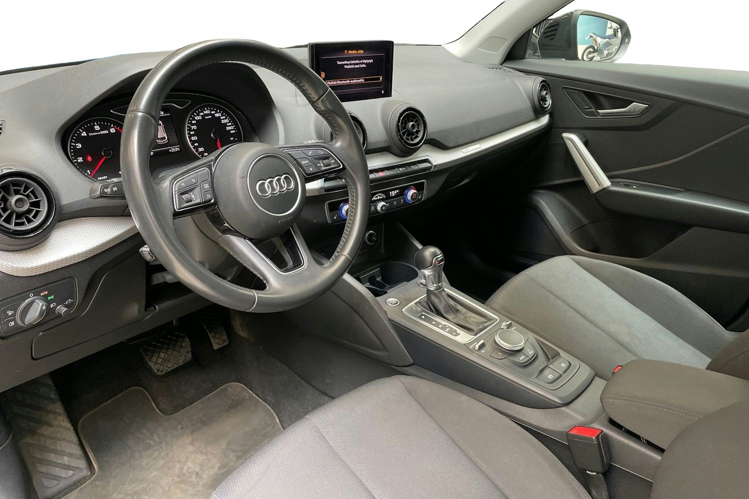musta Audi Q2 2018 kuva 6.