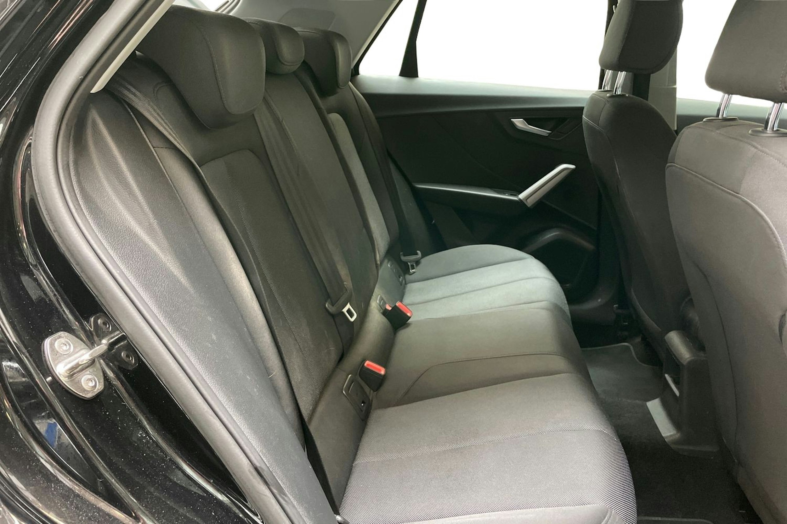 musta Audi Q2 2018 kuva 8.