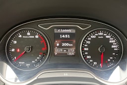musta Audi Q2 2018 kuva 11.