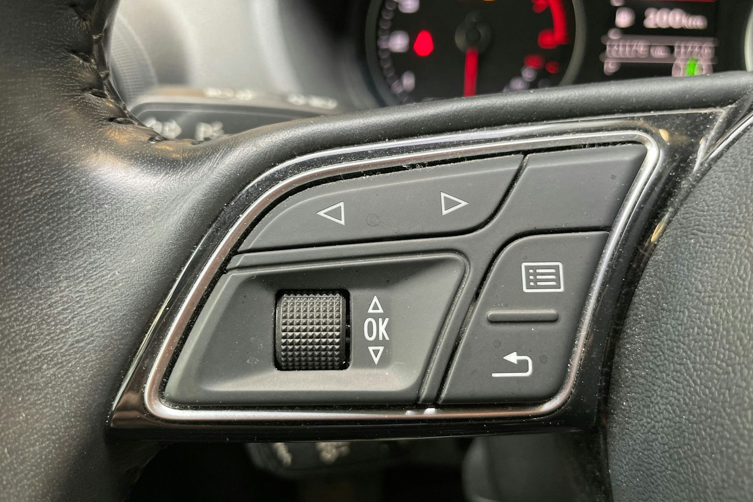 musta Audi Q2 2018 kuva 12.