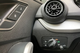 musta Audi Q2 2018 kuva 15.