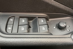 musta Audi Q2 2018 kuva 16.