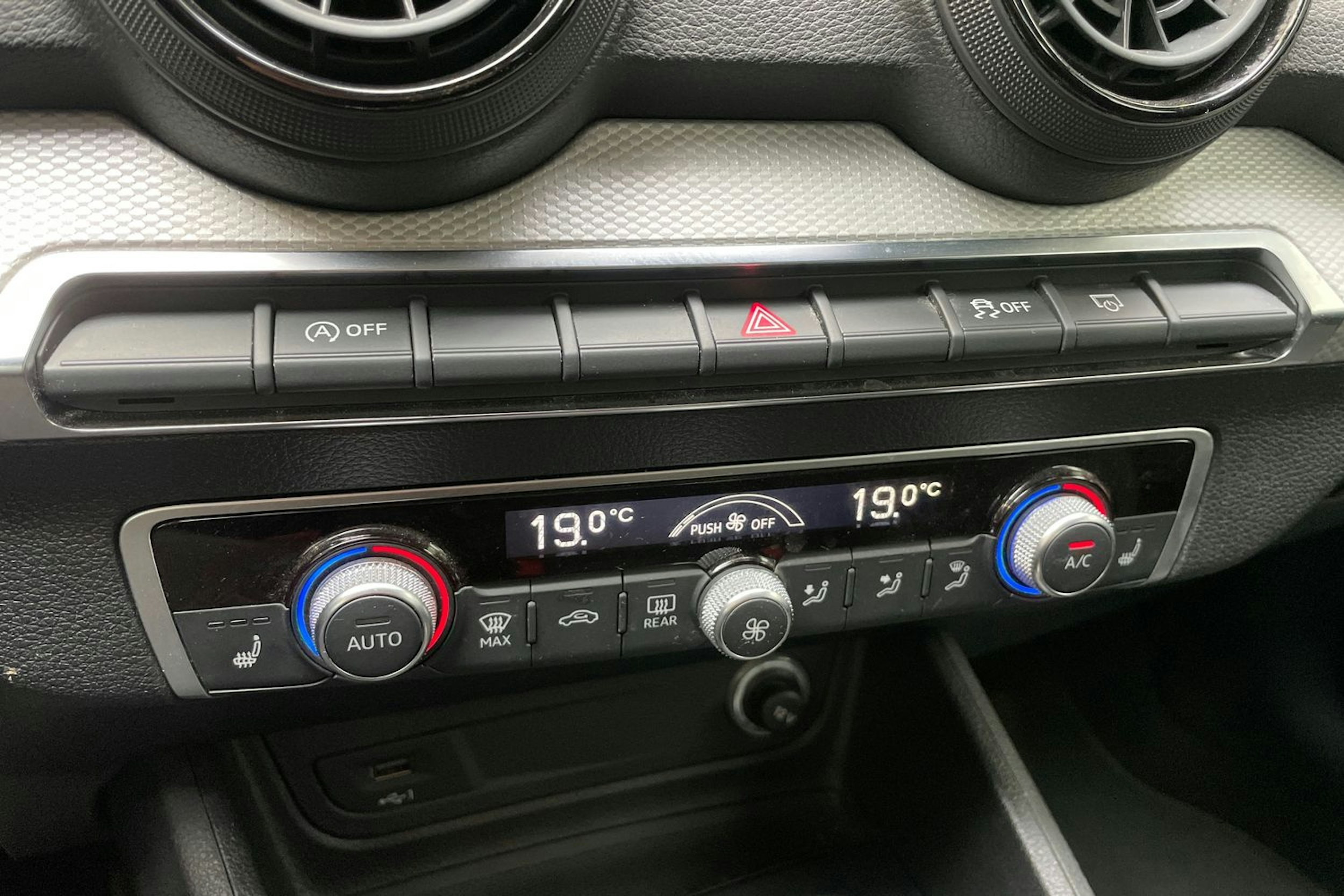 musta Audi Q2 2018 kuva 18.