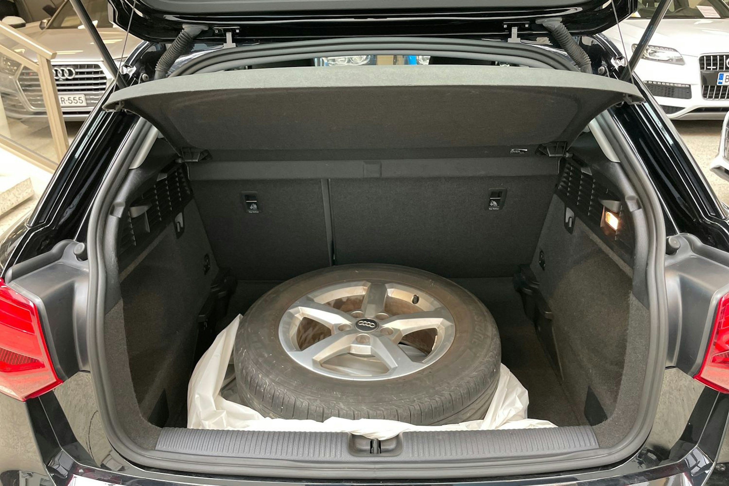 musta Audi Q2 2018 kuva 23.
