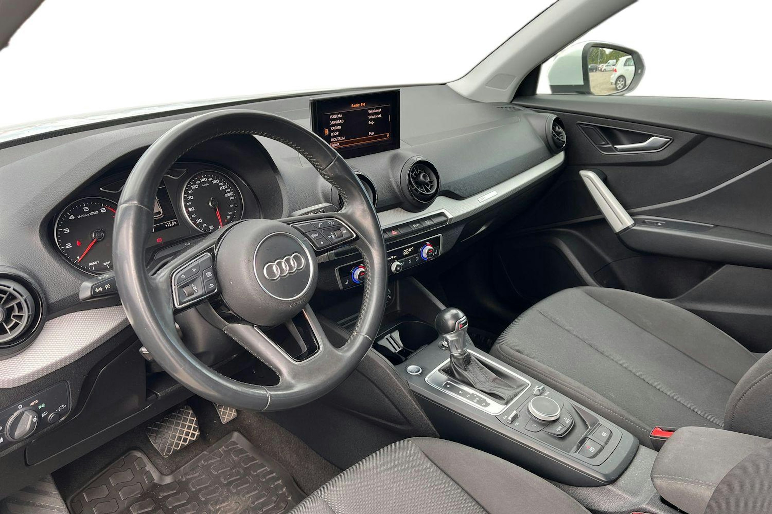 valkoinen Audi Q2 2018 kuva 3.