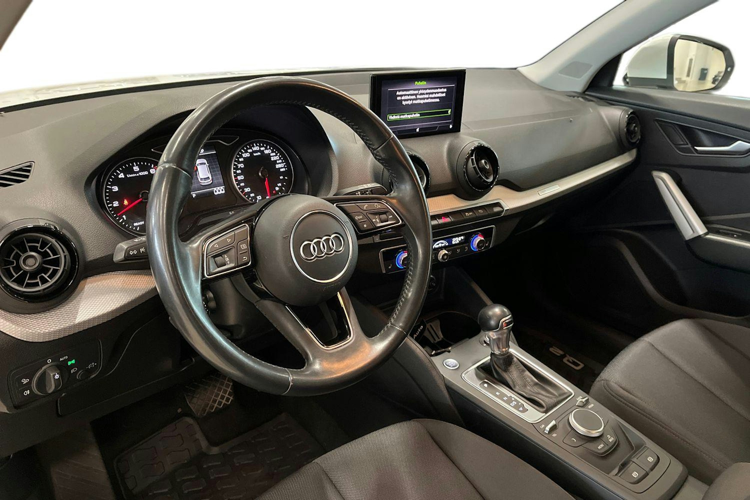 valkoinen Audi Q2 2018 kuva 7.