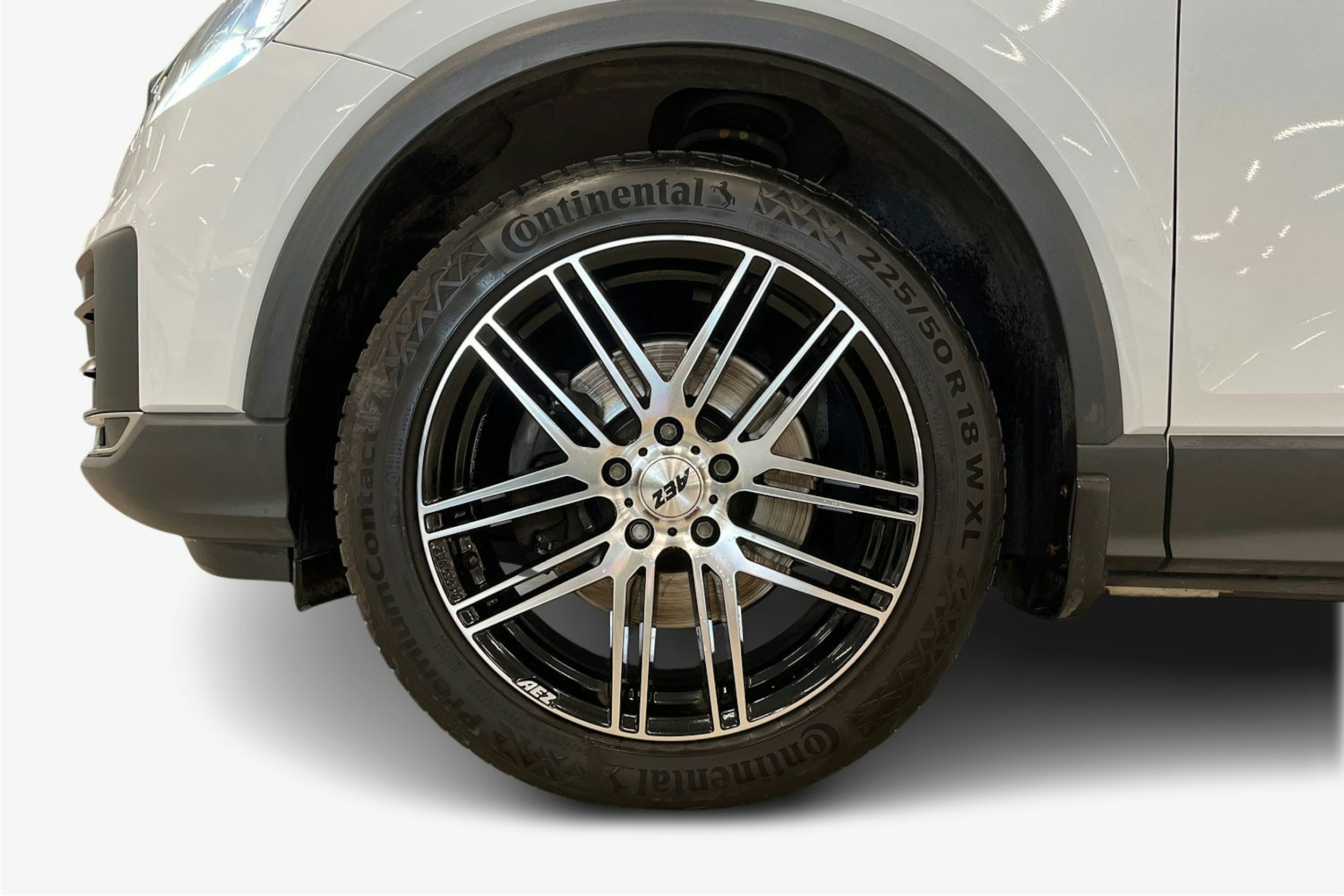 valkoinen Audi Q2 2018 kuva 11.