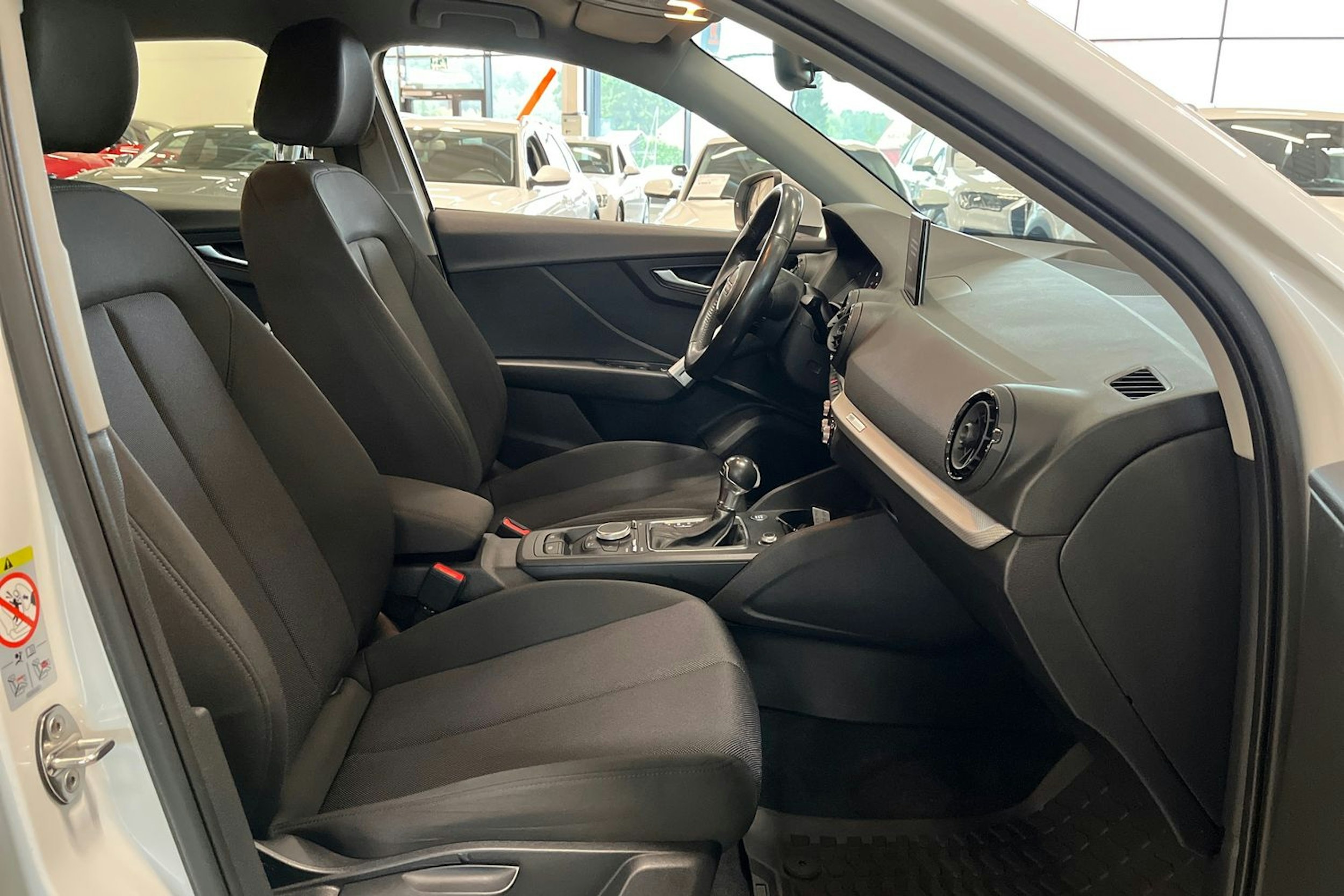 valkoinen Audi Q2 2018 kuva 15.