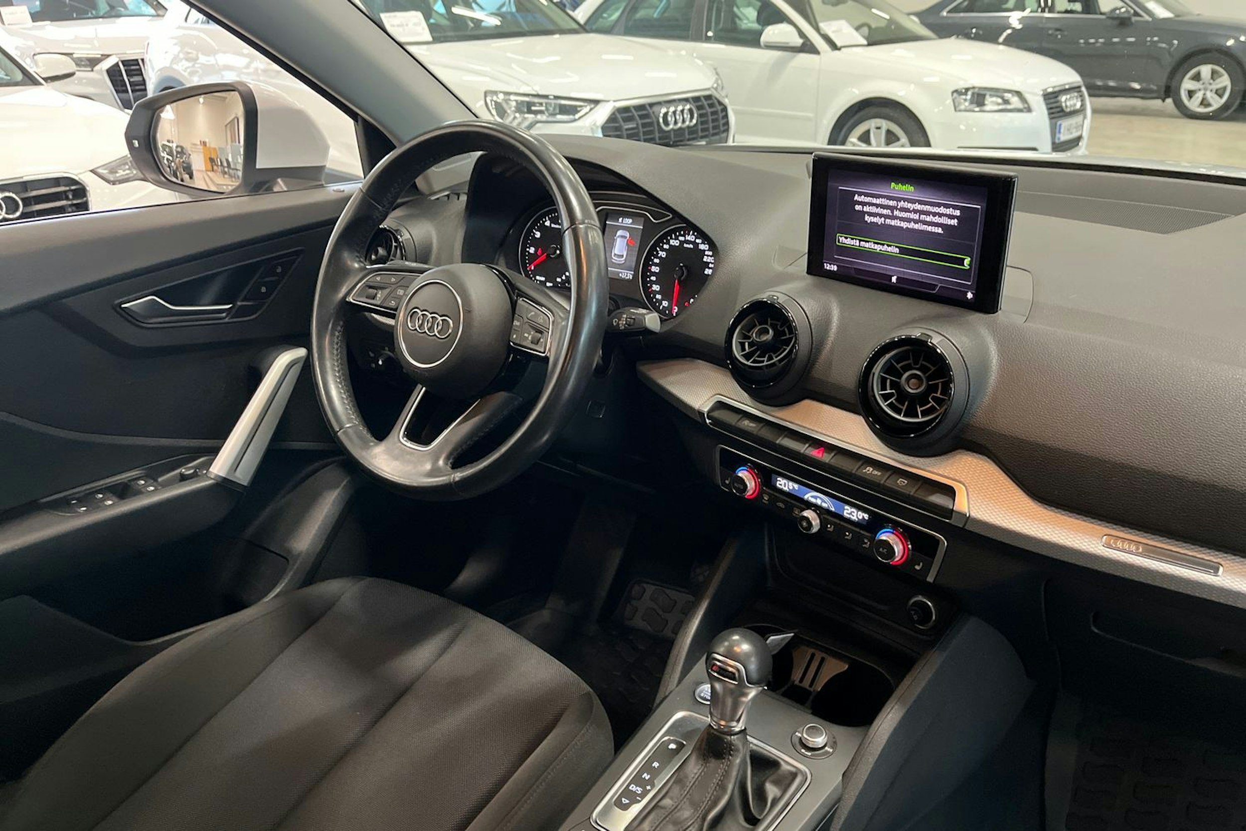 valkoinen Audi Q2 2018 kuva 16.