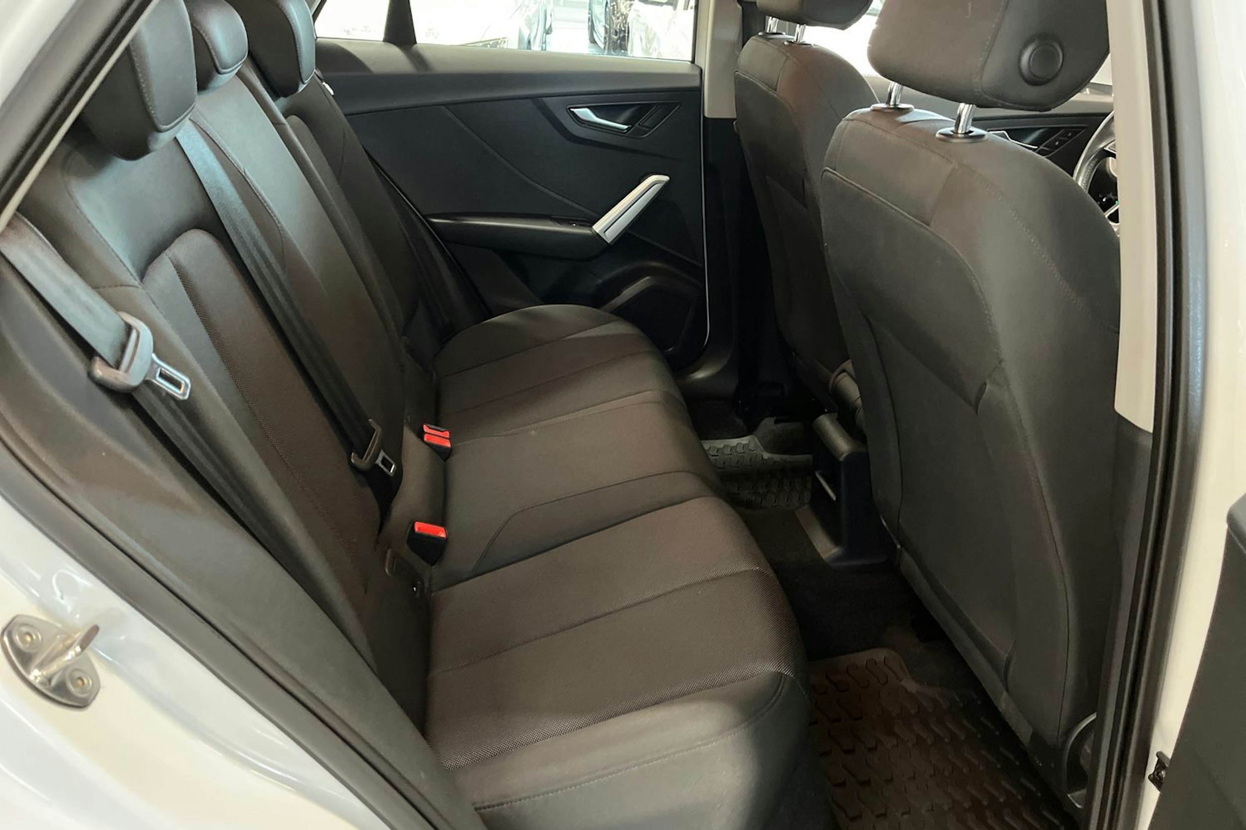 valkoinen Audi Q2 2018 kuva 17.