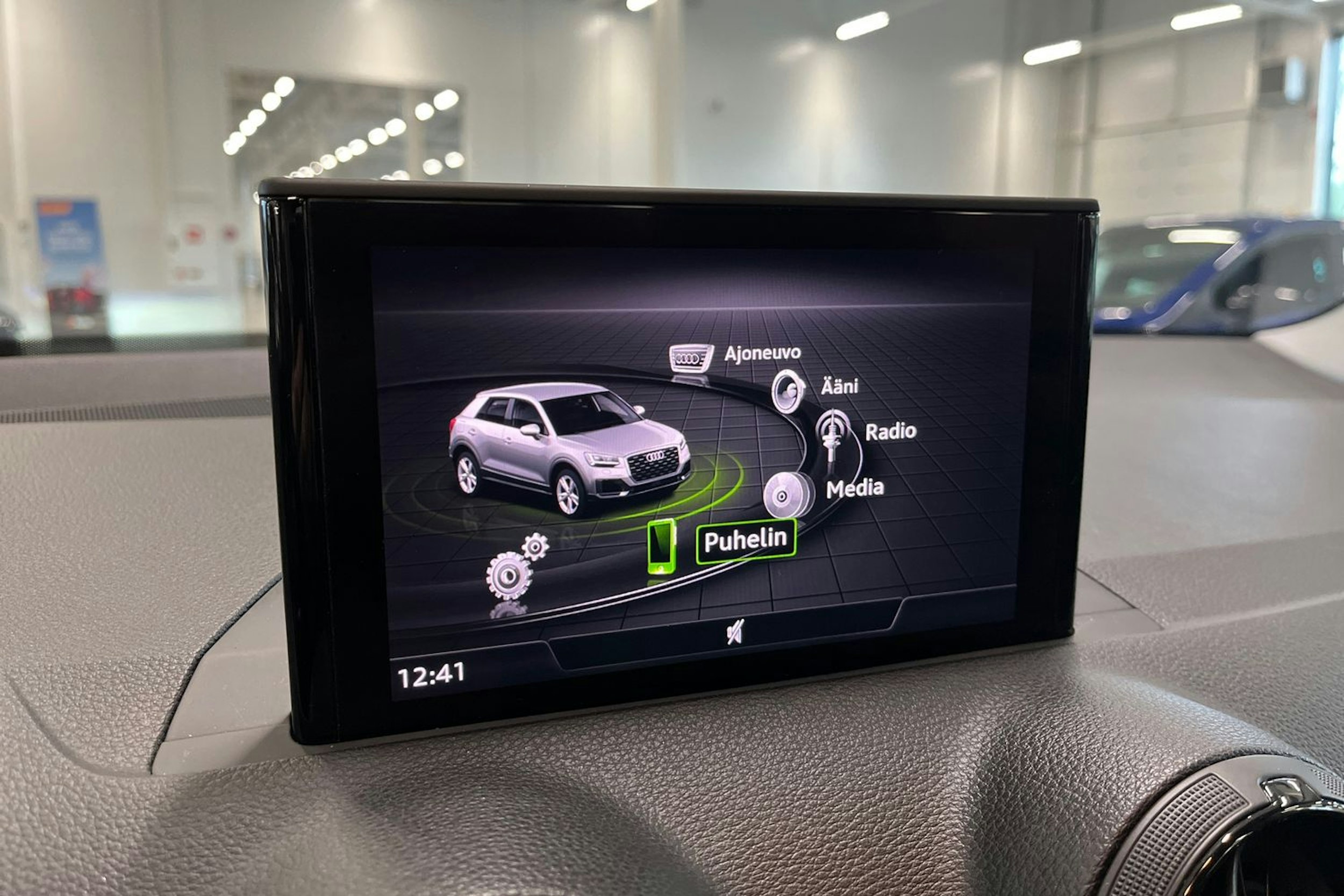 valkoinen Audi Q2 2018 kuva 19.