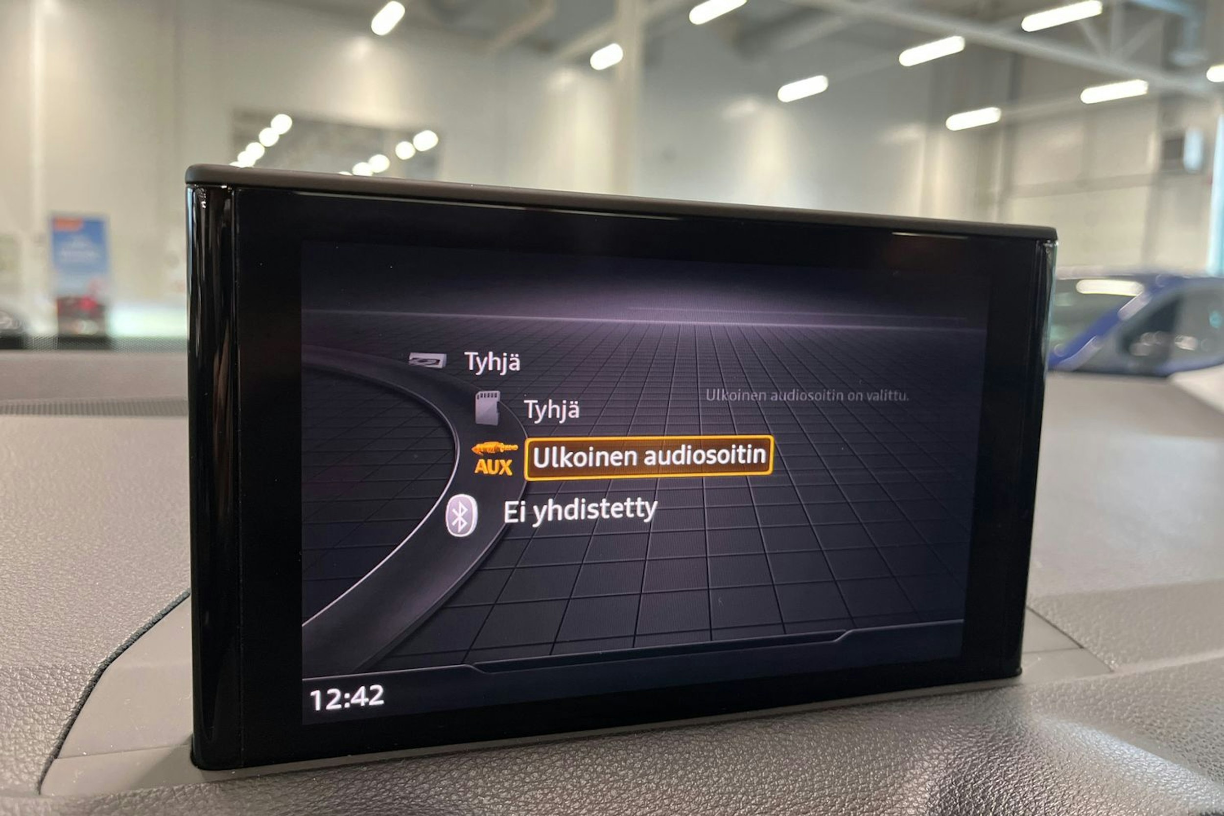 valkoinen Audi Q2 2018 kuva 22.