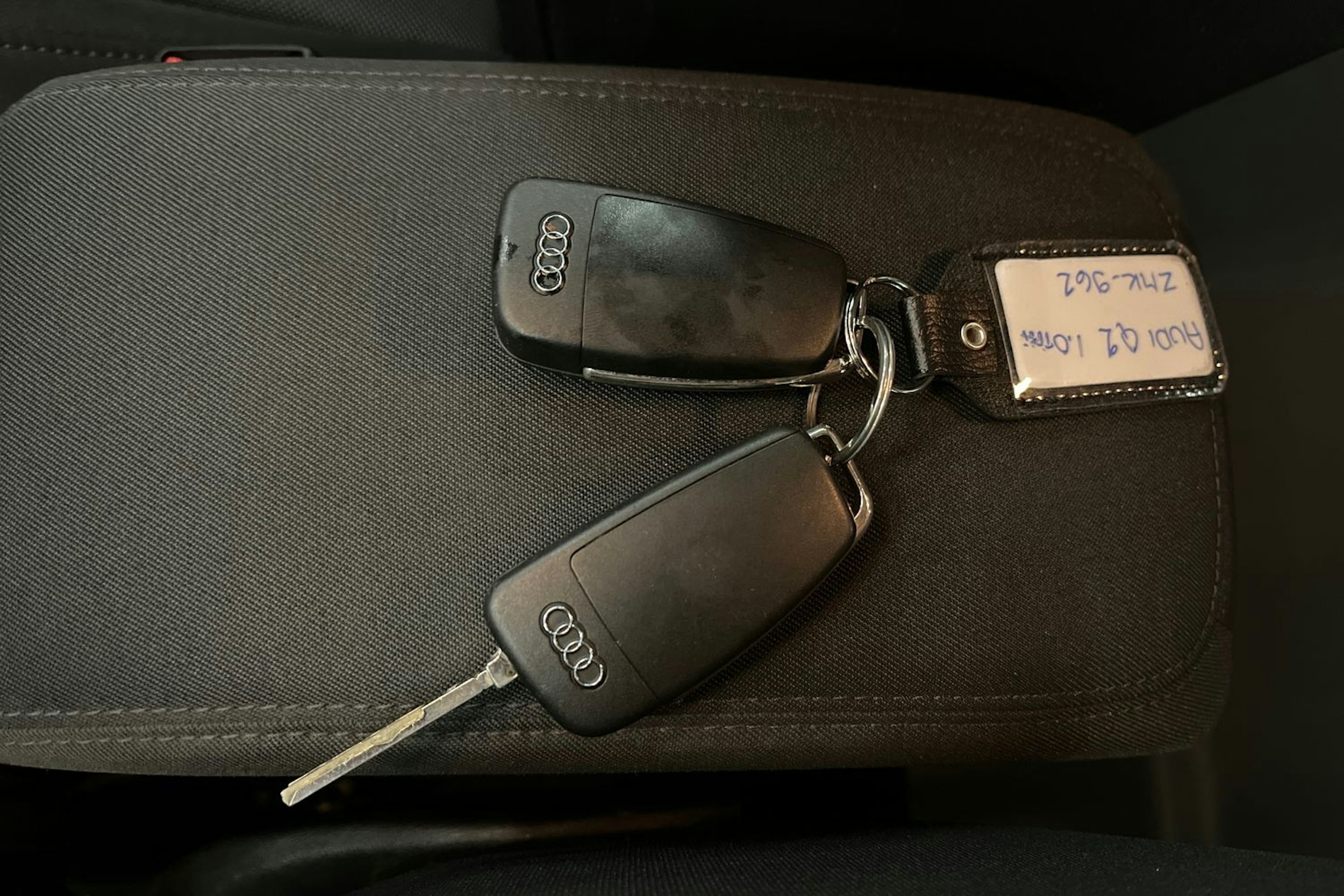 valkoinen Audi Q2 2018 kuva 26.