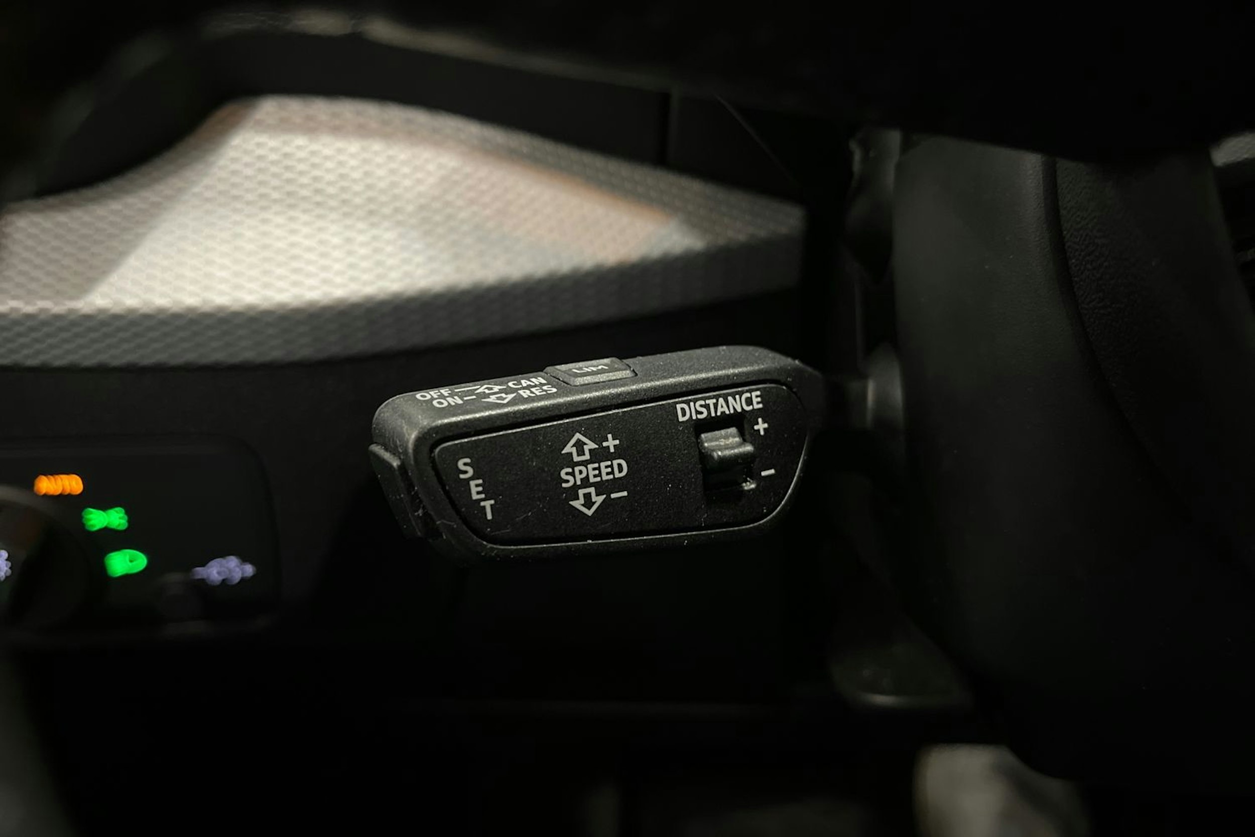 valkoinen Audi Q2 2018 kuva 27.