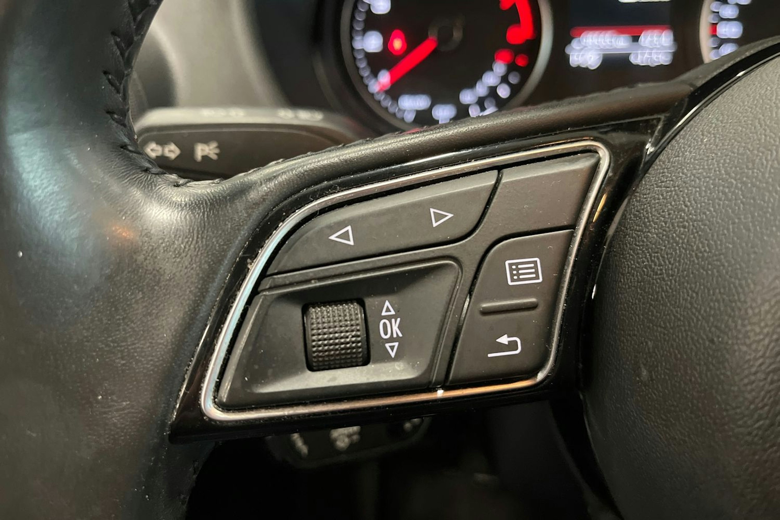 valkoinen Audi Q2 2018 kuva 29.