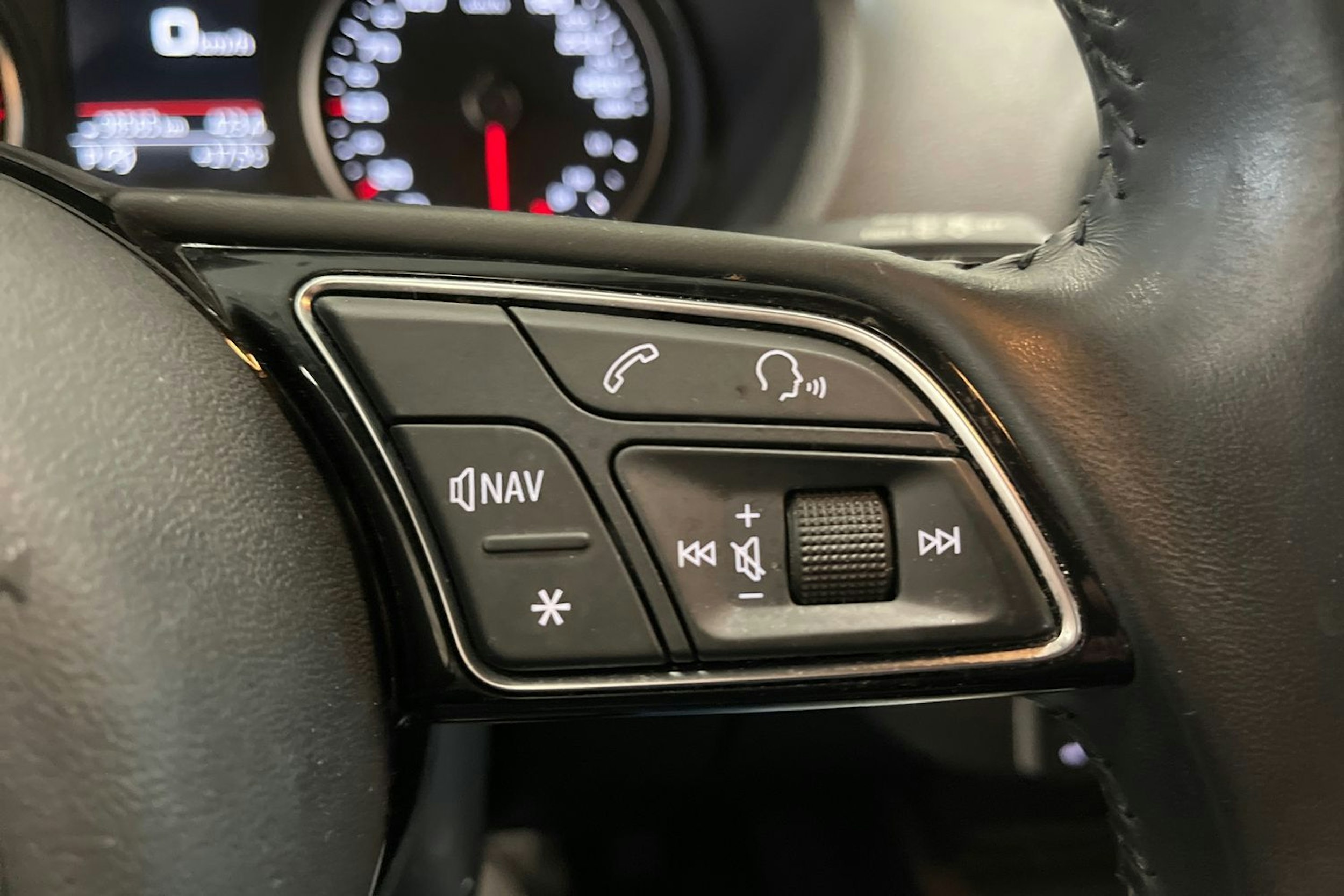 valkoinen Audi Q2 2018 kuva 31.