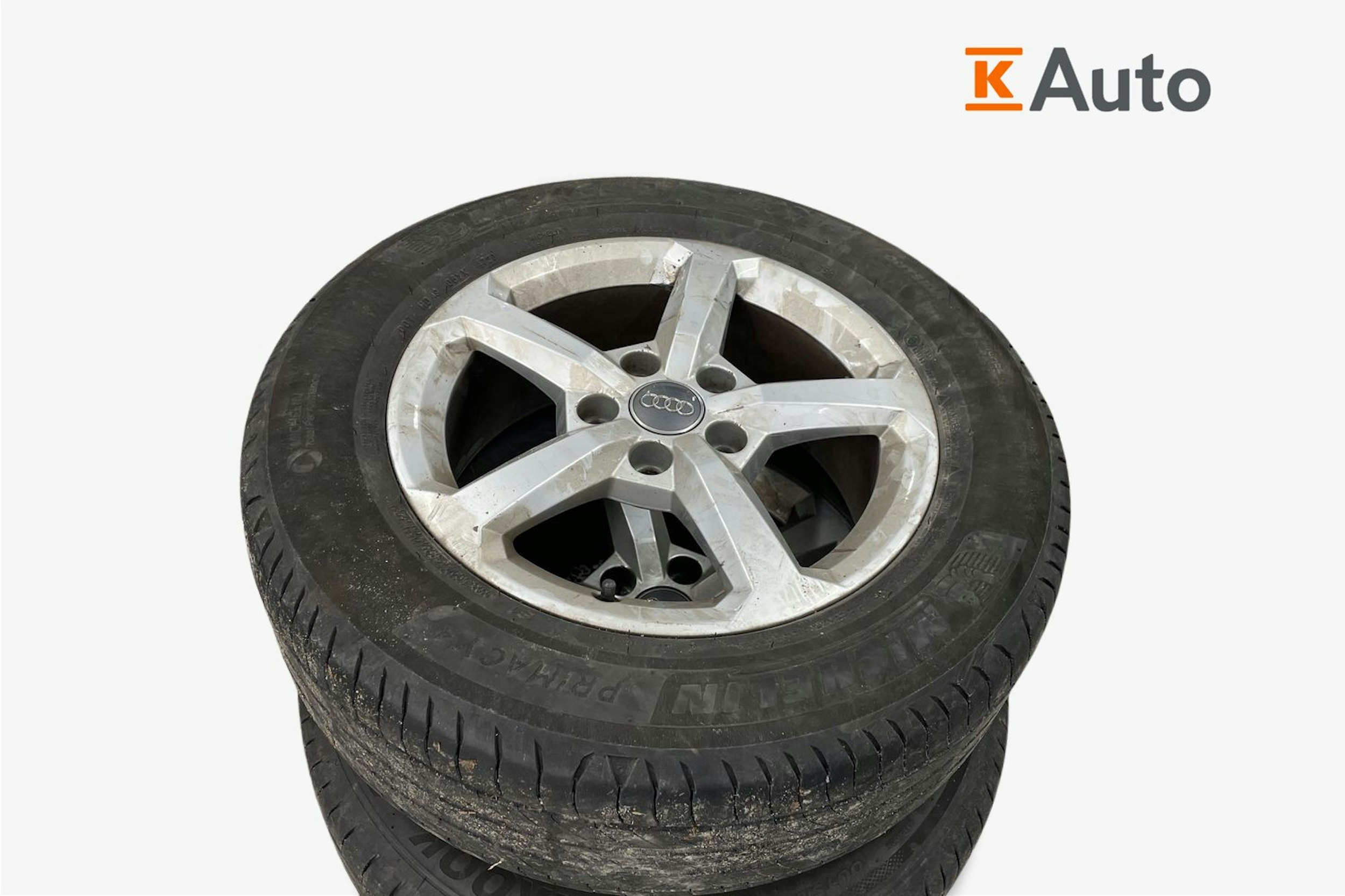 valkoinen Audi Q2 2018 kuva 11.